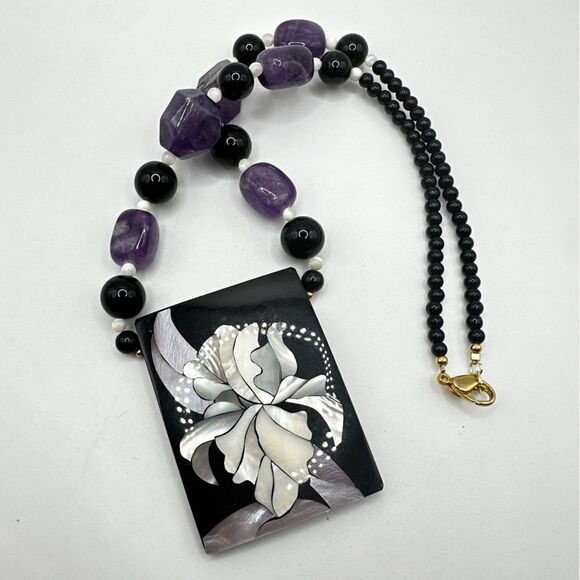 Vintage Lee Sands Black beads, Amethyst, Mother of Pearl Flower necklace! - Picture 10 of 12
